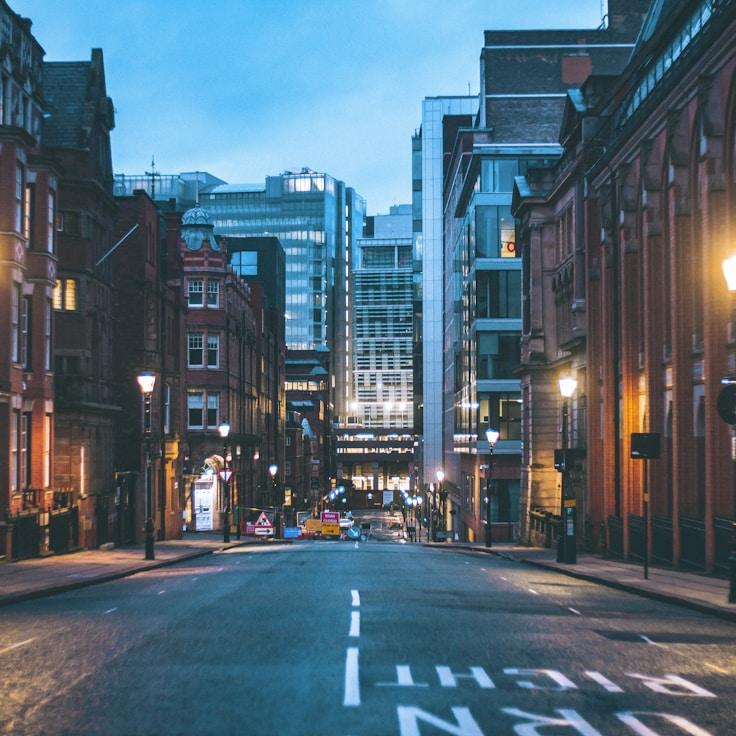 Parents evaluating schools in Portugal
